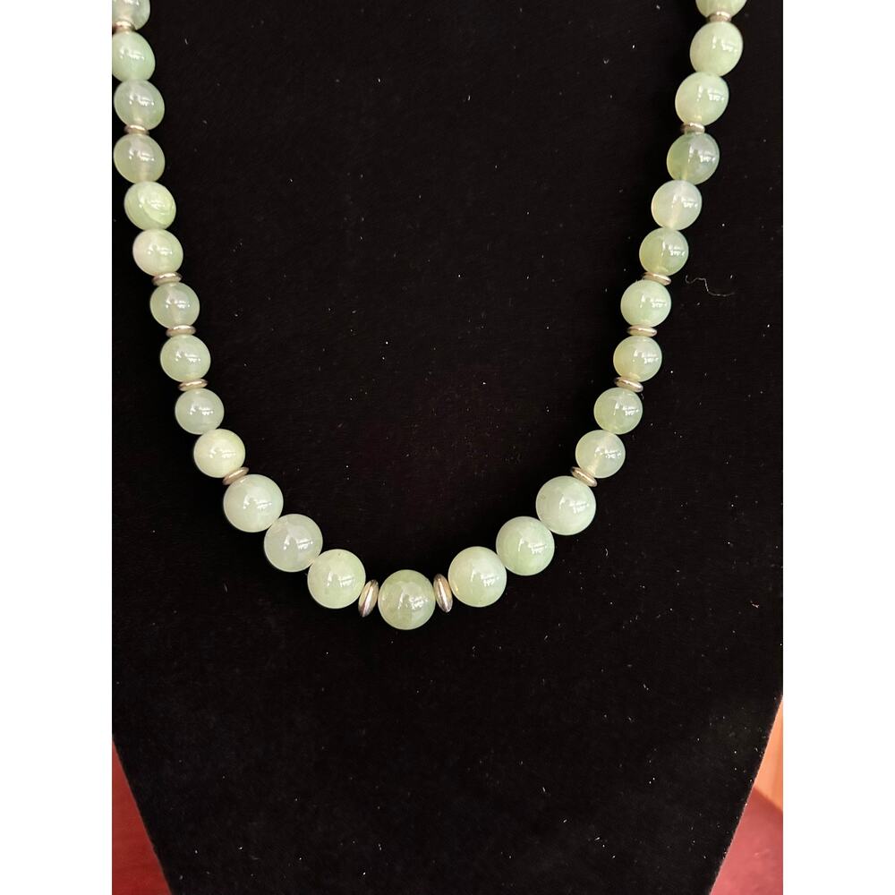 Vintage Dark Jade-Style Necklace - Rich Emerald Green Resin Beaded Strand